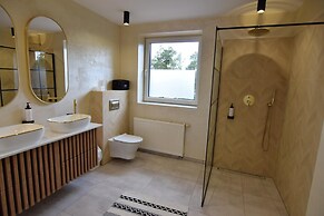 Very Large Apartment With Private Sauna