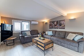 Serene Waterfront Escape With Sauna