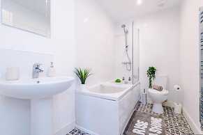 Penny Bridge Basecamp 6-bed Contractor House St Helens