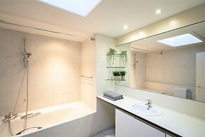 Deluxe Capital Street Stay for 12
