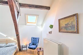 Deluxe Capital Street Stay for 12