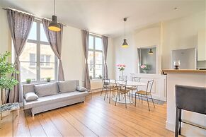 Deluxe Capital Street Stay for 12