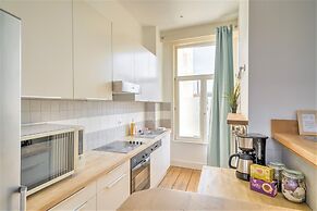 Deluxe Capital Street Stay for 12