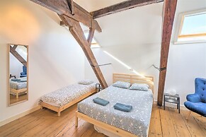 Deluxe Capital Street Stay for 12