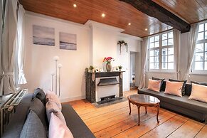 Deluxe Capital Street Stay for 12