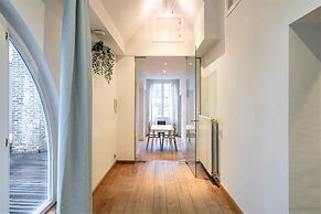 Deluxe Capital Street Stay for 12