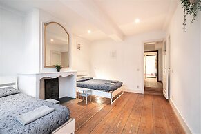 Deluxe Capital Street Stay for 12