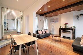 Deluxe Capital Street Stay for 12