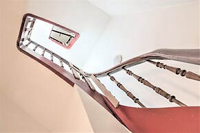 Deluxe Capital Street Stay for 12