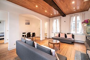 Deluxe Capital Street Stay for 12