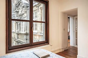 Deluxe Capital Street Stay for 12