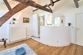 Deluxe Capital Street Stay for 12