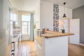 Deluxe Capital Street Stay for 12