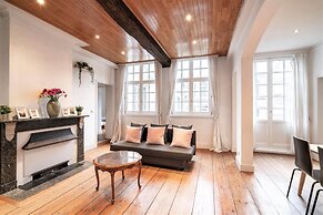 Deluxe Capital Street Stay for 12