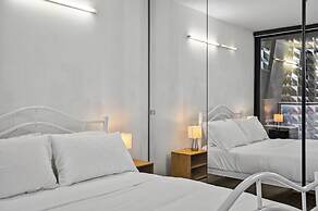 Central 2 Bed Apartment Near Melbourne CBD