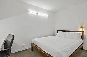 Central 2 Bed Apartment Near Melbourne CBD
