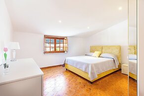 De Vivo Realty - Bellavista House