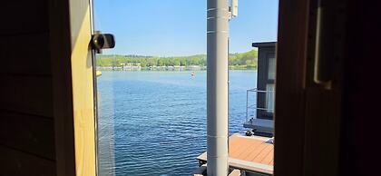 Houseboat at Mookerplas