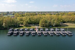 Houseboat at Mookerplas