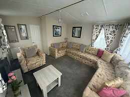 Delightful 2 Bedroom Caravan Manor Park Hunstanton