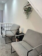 House Sleeps 8 With Garden