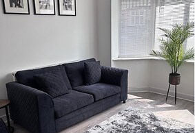 House Sleeps 8 With Garden