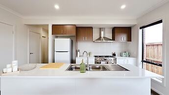 Creekstone 4B Home by GoodLive