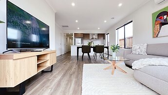 Creekstone 4B Home by GoodLive
