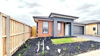 Creekstone 4B Home by GoodLive
