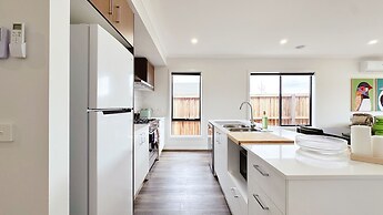 Creekstone 4B Home by GoodLive