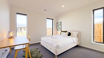 Creekstone 4B Home by GoodLive