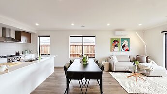 Creekstone 4B Home by GoodLive