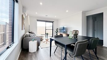 Creekstone 4B Home by GoodLive