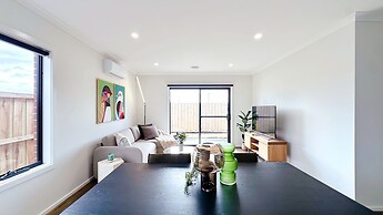 Creekstone 4B Home by GoodLive