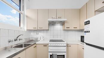Metawise 2BR Apt Steps to Brighton-le-sands Beach
