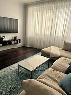 Chic, Spacious Apartment in Iconic Art Deco Building, Potts Point