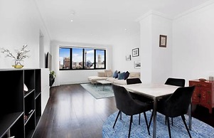 Chic, Spacious Apartment in Iconic Art Deco Building, Potts Point