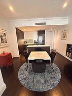 Chic, Spacious Apartment in Iconic Art Deco Building, Potts Point