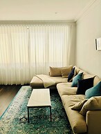 Chic, Spacious Apartment in Iconic Art Deco Building, Potts Point