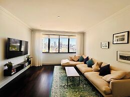 Chic, Spacious Apartment in Iconic Art Deco Building, Potts Point