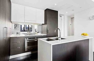 Chic, Spacious Apartment in Iconic Art Deco Building, Potts Point