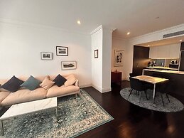 Chic, Spacious Apartment in Iconic Art Deco Building, Potts Point