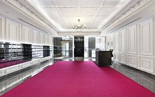 Chic, Spacious Apartment in Iconic Art Deco Building, Potts Point