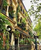 Chic, Spacious Apartment in Iconic Art Deco Building, Potts Point