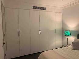 Chic, Spacious Apartment in Iconic Art Deco Building, Potts Point