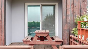 Geoje Pings Pet-friendly Pension