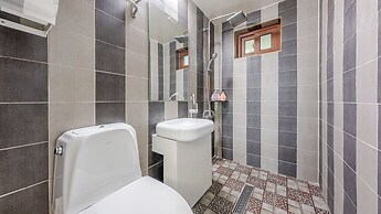 Geoje Pings Pet-friendly Pension