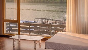 Gapyeong Club Board Resort