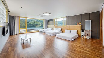 Gapyeong Club Board Resort