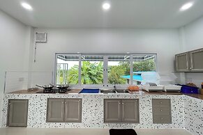 Nueng Pool Villa